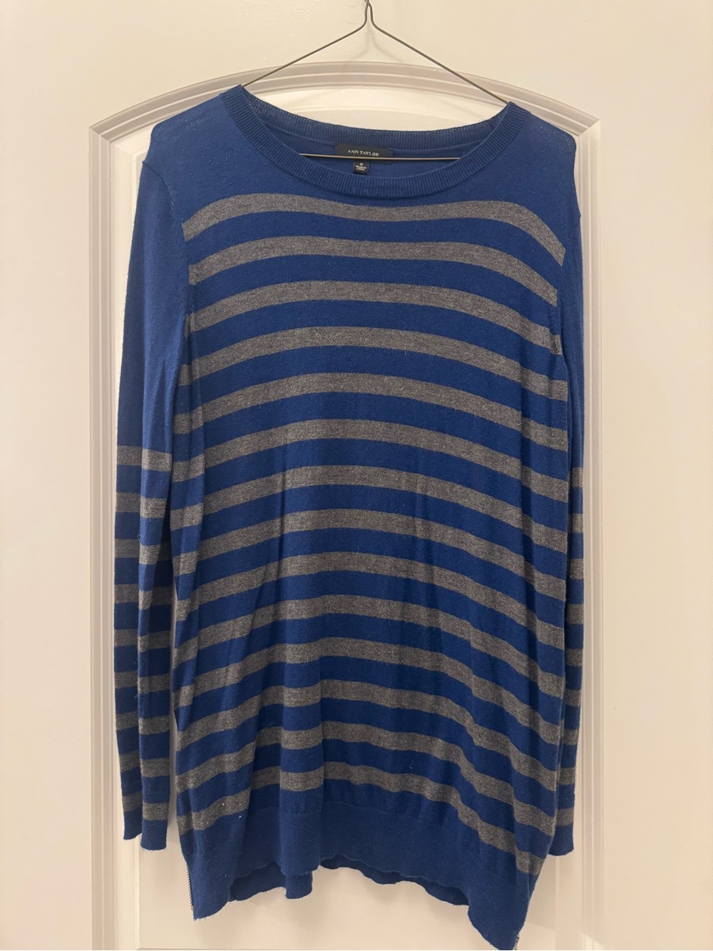 Ann Taylor Men’s Royal Blue and Gray Striped Crewneck Sweater